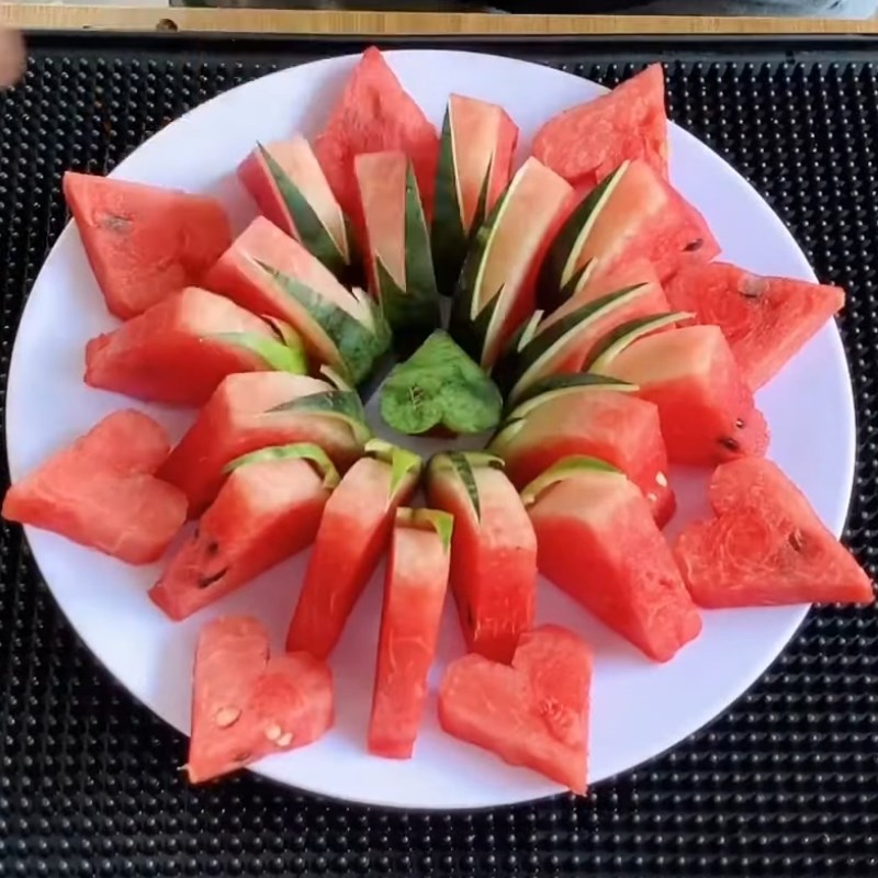 Bước 5 Thành phẩm Trang trí món ăn bằng trái tim dưa hấu