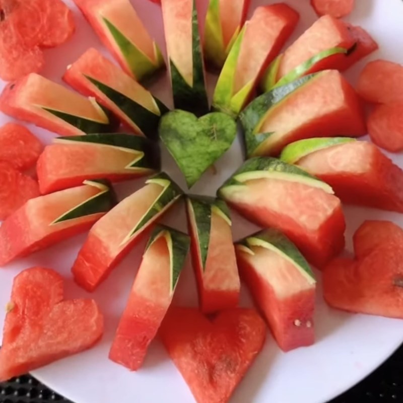 Bước 5 Thành phẩm Trang trí món ăn bằng trái tim dưa hấu