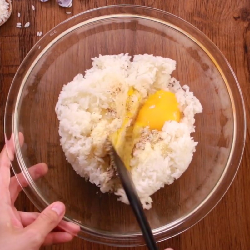 Bước 4 Trộn cơm Cơm chiên hến