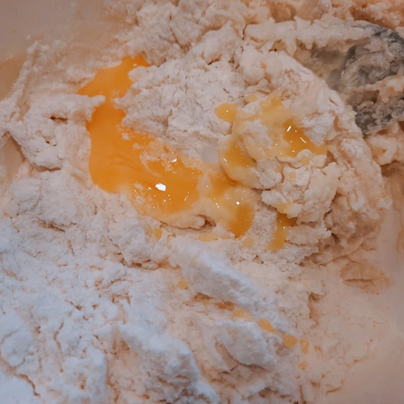 Bước 1 Trộn bột làm bánh Bánh mì nhân socola chảy (công thức được chia sẻ từ người dùng)
