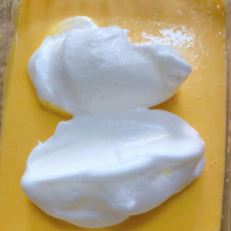 Bước 2 Trộn nguyên liệu Bánh bông lan cuộn cam (Công thức được chia sẻ từ người dùng)