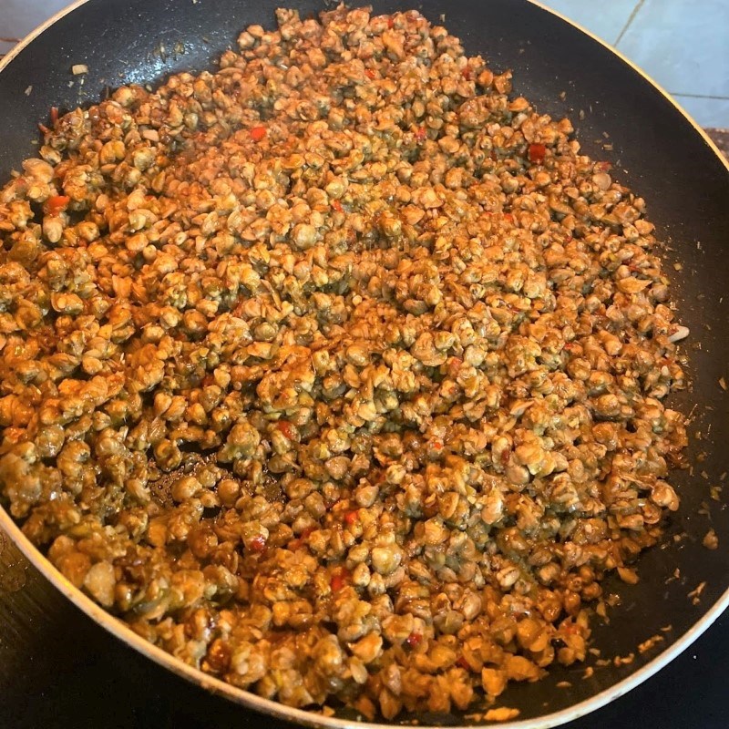 Bước 2 Xào hến Cơm chiên hến (công thức chia sẻ từ người dùng)