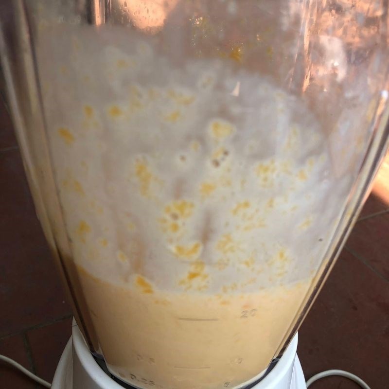 Bước 2 Xay nguyên liệu Kem xoài sữa chua