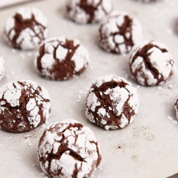 Cách làm crinkle cookies - bánh quy tuyết thơm ngon xinh xắn đơn giản