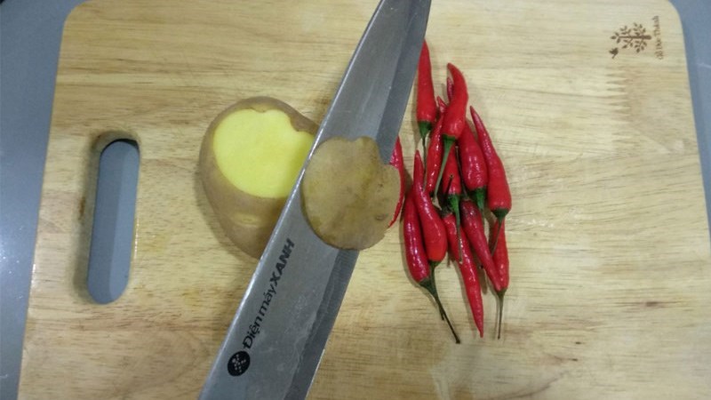 C&aacute;ch cắt ớt chống cay mắt
