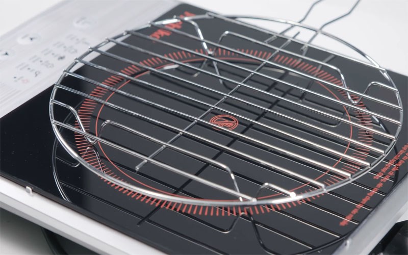 Sử dụng khay nướng hoặc vỉ nướng