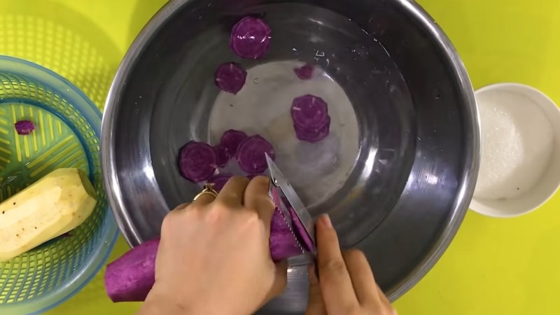 Cách gọt khoai nhanh