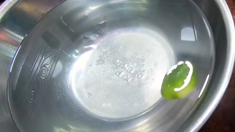 Ngâm khoai với chanh