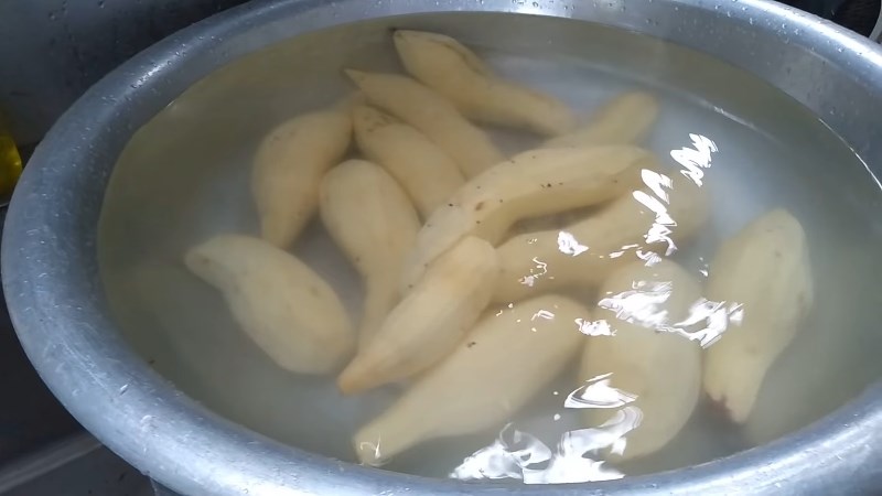 Cách gọt khoai nhanh