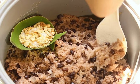 Ưu điểm nấu x&ocirc;i đậu đen bằng nồi cơm điện