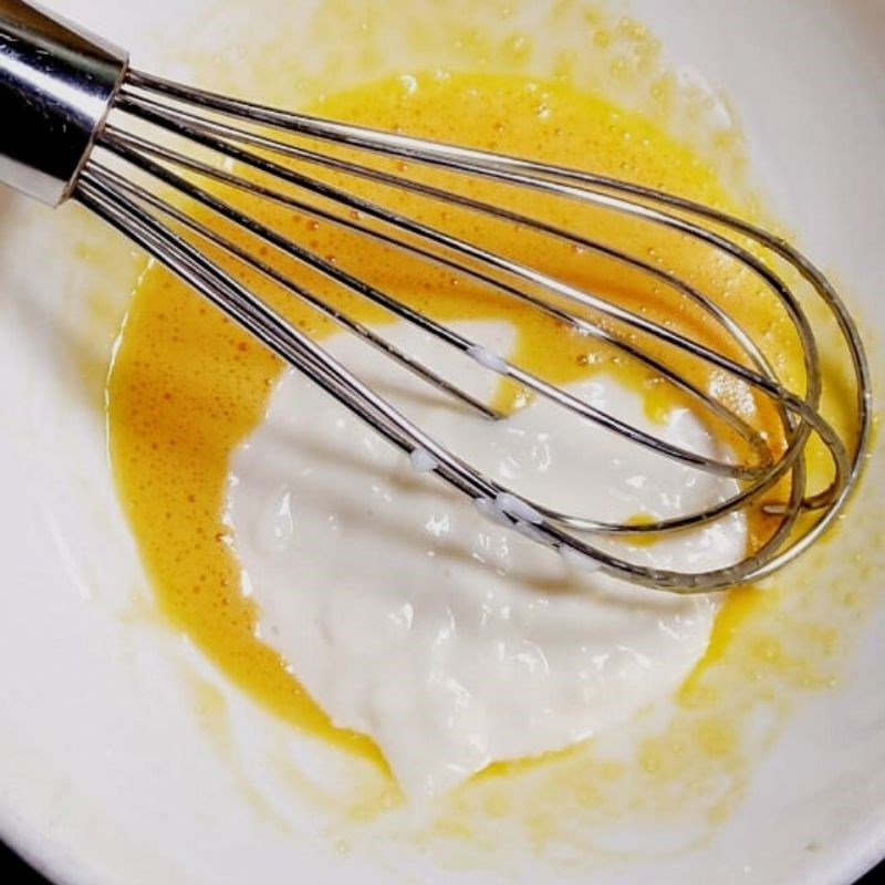 Bước 2 Đánh bông trứng Bánh pancake phô mai