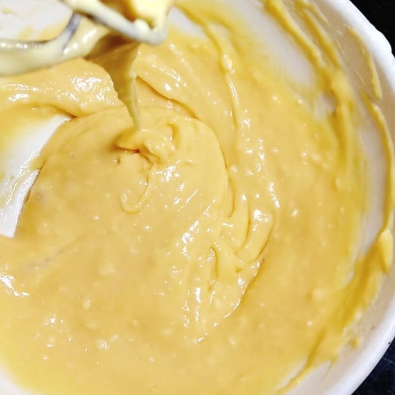 Bước 2 Đánh bông trứng Bánh pancake phô mai