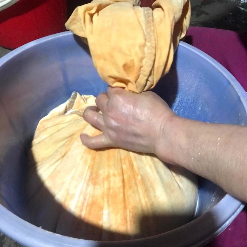 Bước 1 Làm bột bánh Bánh áp chao Lạng Sơn