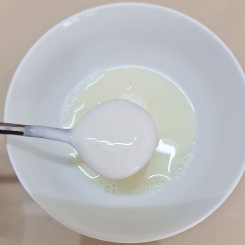 Bước 2 Làm hỗn hợp kem béo Xoài dầm sữa đặc
