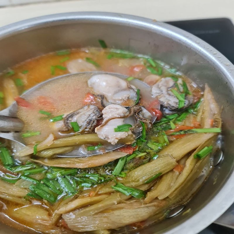 Bước 3 Nấu canh hàu dọc mùng Canh hàu dọc mùng