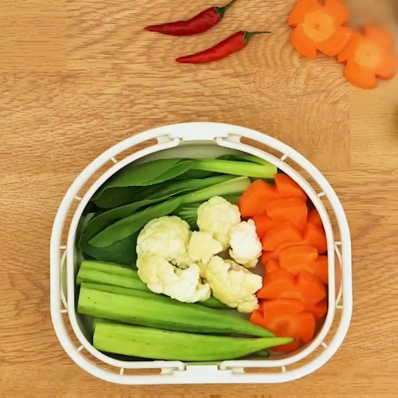 Bước 1 Sơ chế nguyên liệu Hướng dẫn nấu ăn với nồi cơm 2 ngăn đa năng Sharp 1.8 lít KN-TC50VN-SL