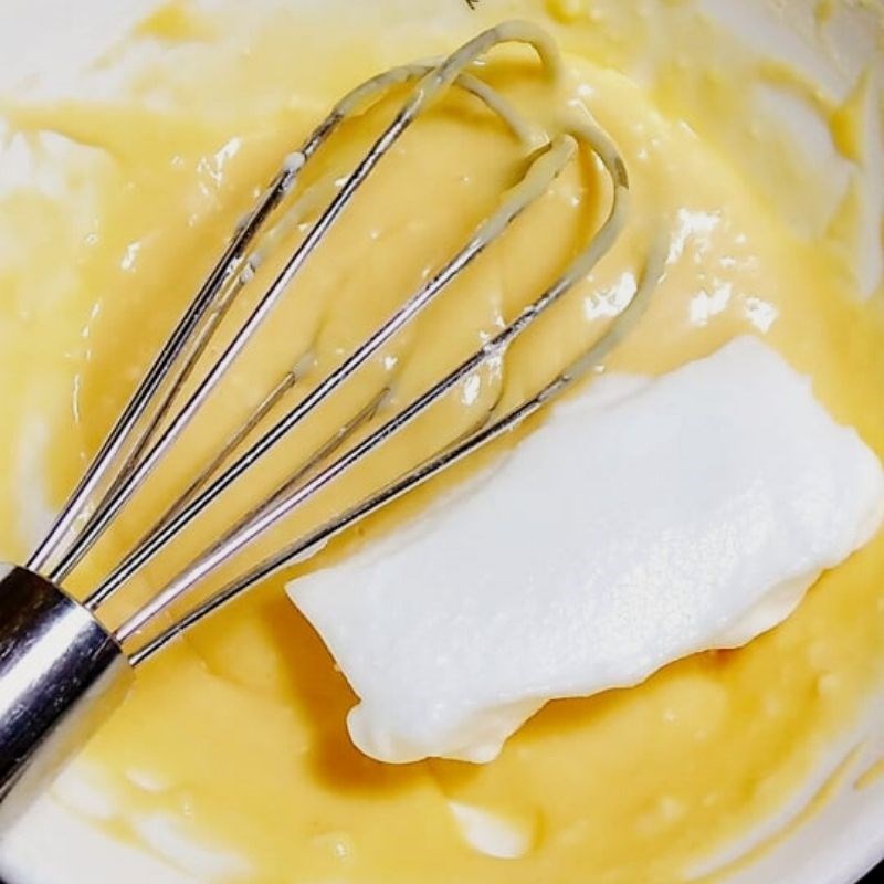 Bước 3 Trộn hỗn hợp lòng trắng và lòng đỏ Bánh pancake phô mai