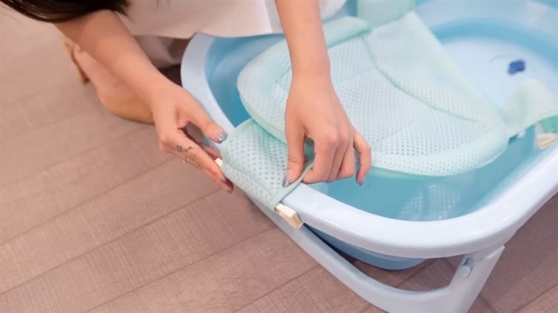 cách lắp lưới tắm bé