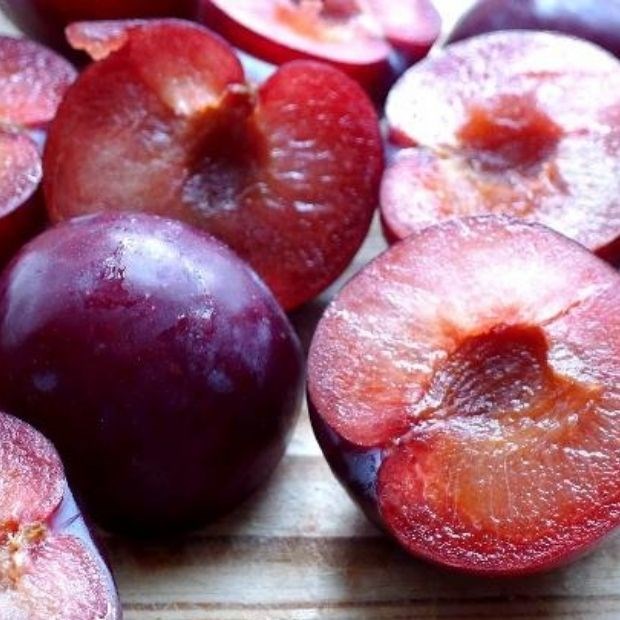Cách bóc hạt mận Hà Nội