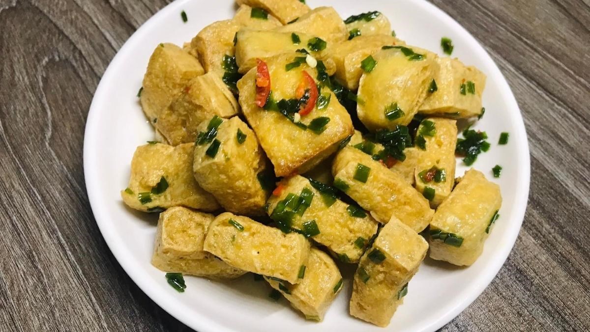 Đậu hũ chiên mắm hành