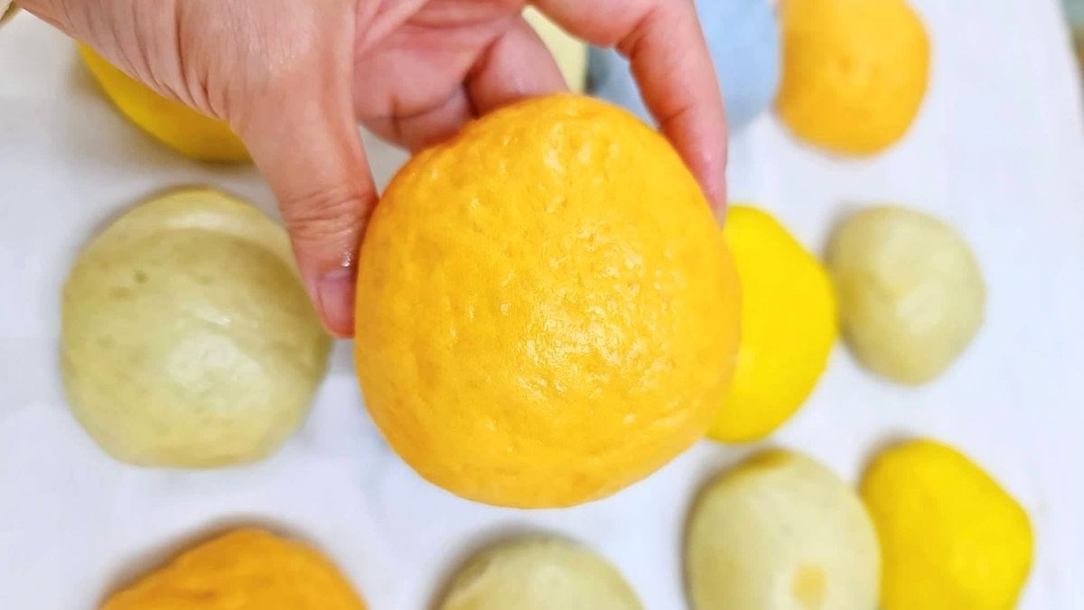 Làm thế nào để bánh bao kim sa vỏ vàng nhân trứng muối không bị nát khi hấp?
