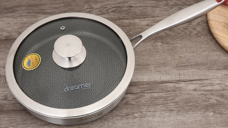 Nhược điểm của chảo c&oacute; nắp đậy
