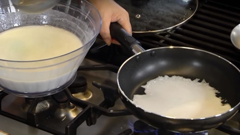 đổ b&aacute;nh bằng chảo