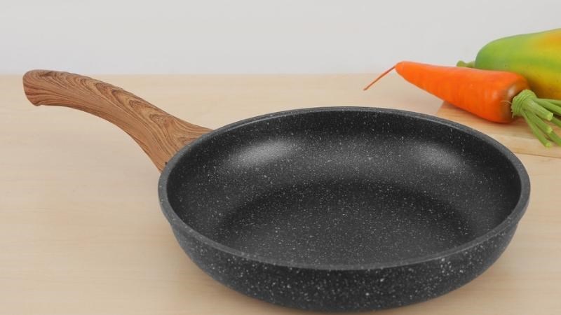 chảo nh&ocirc;m v&acirc;n đ&aacute; đ&aacute;y từ 26cm Sunhouse Mama SHG1126MMC