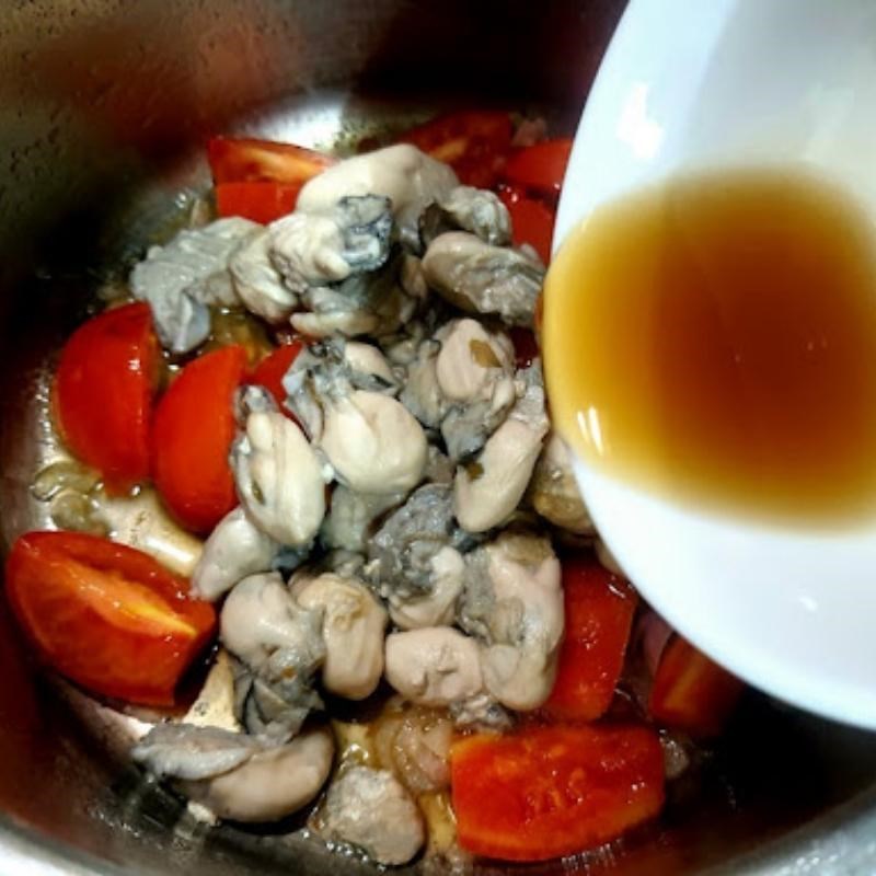 Bước 3 Làm canh hàu nấu măng chua Canh hàu nấu măng chua