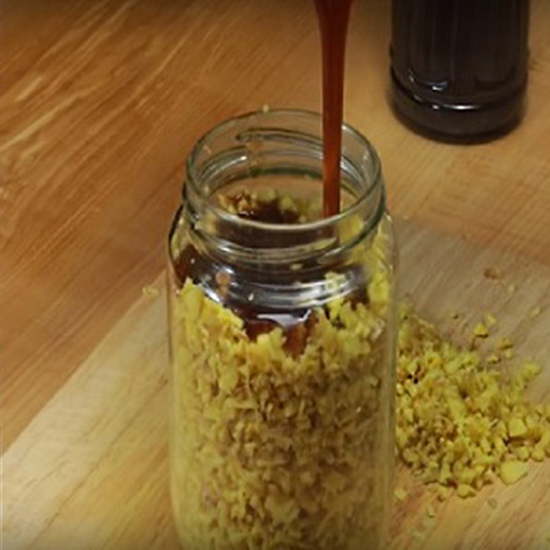 Bước 2 Ngâm gừng với mật ong Mật ong ngâm với gừng