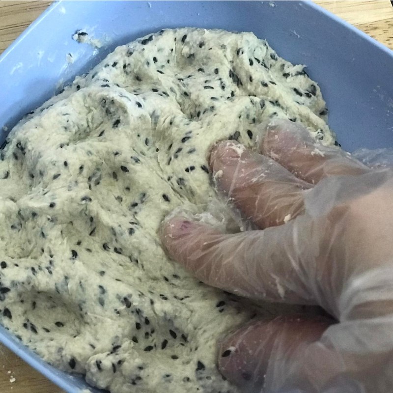 Bước 1 Trộn bột Bánh mè đen (Công thức chia sẻ từ người dùng)