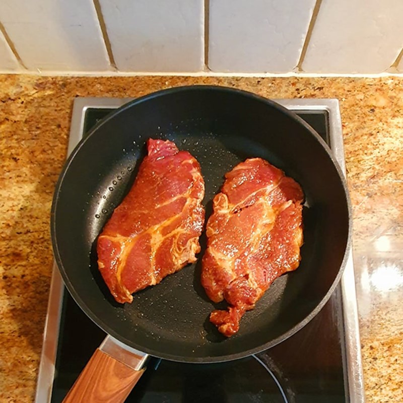 Bước 3 Nướng thịt bằng chảo Thịt nướng bằng chảo