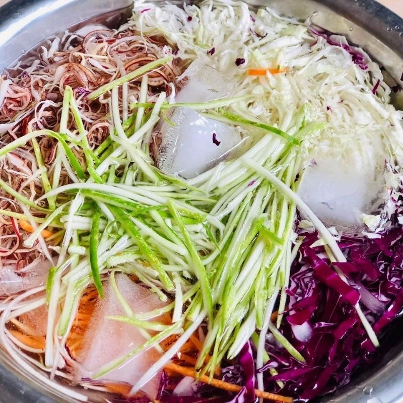 Bước 1 Sơ chế các nguyên liệu Salad ngũ sắc