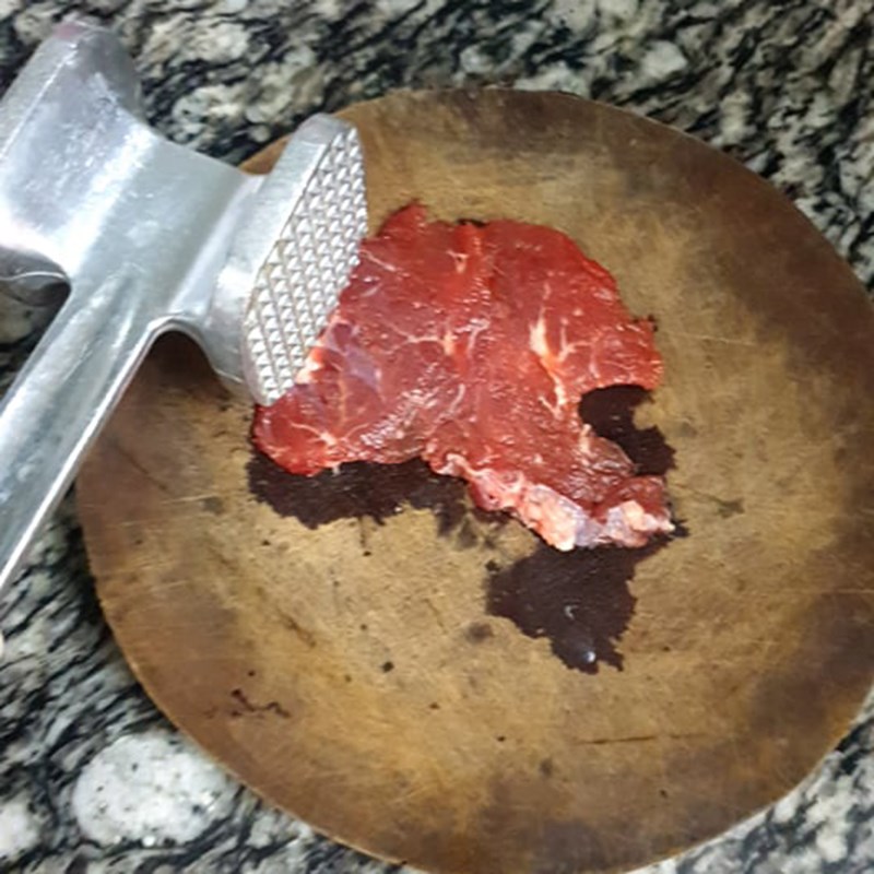 Bước 1 Sơ chế thịt bò Bò bít tết bằng nồi chiên không dầu (Công thức được chia sẻ từ người dùng)