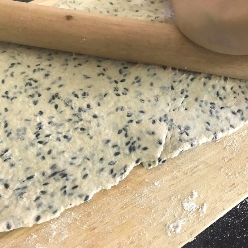 Bước 2 Tạo hình và nướng bánh Bánh mè đen (Công thức chia sẻ từ người dùng)