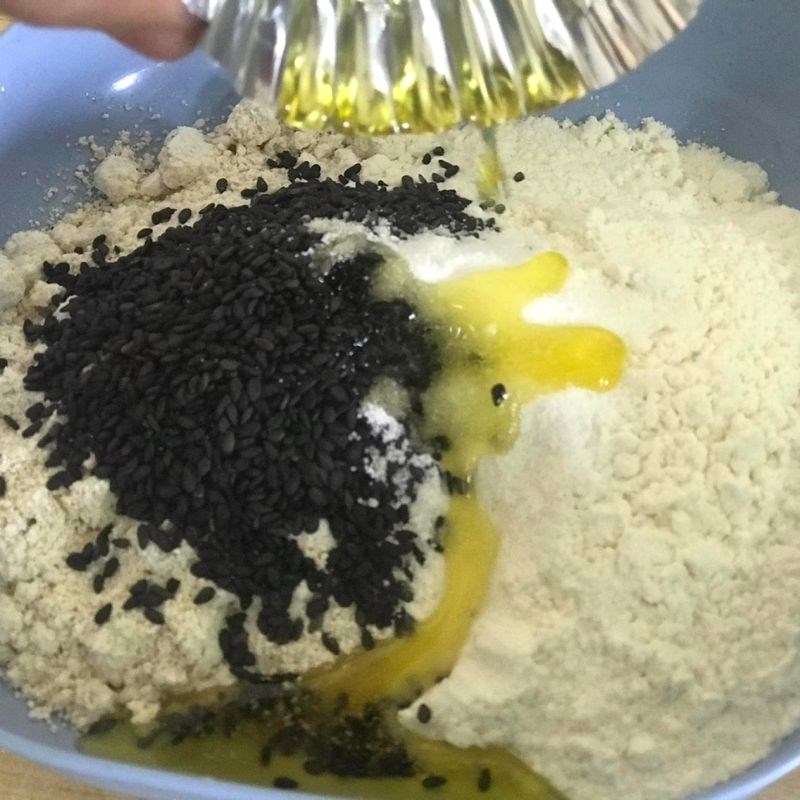 Bước 1 Trộn bột Bánh mè đen (Công thức chia sẻ từ người dùng)