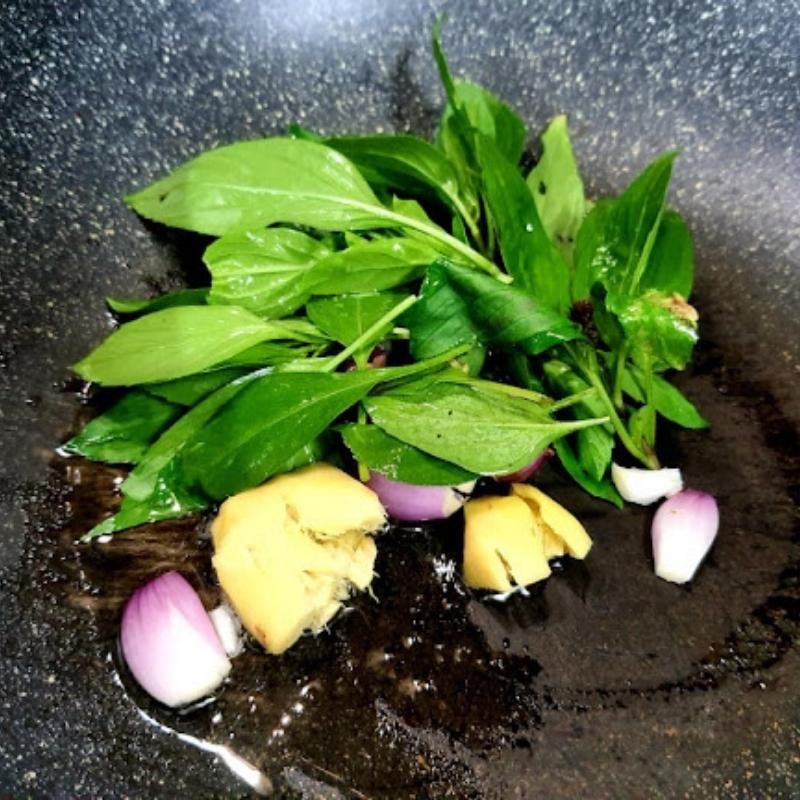 Bước 2 Xào sơ hàu và luộc măng Canh hàu nấu măng chua