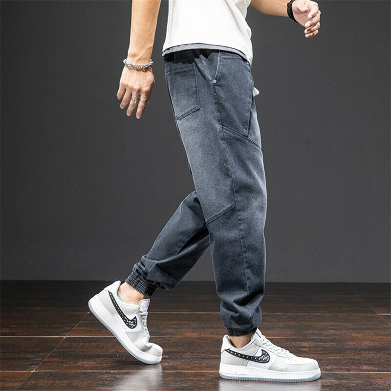 Phối áo thun form rộng nam với quần Jogger Jeans