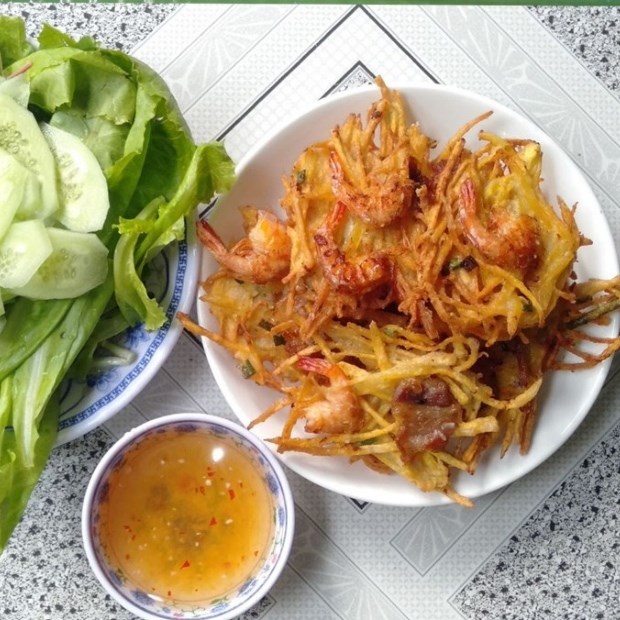 Cách có tác dụng bánh tôm chiên với chảo phòng dính