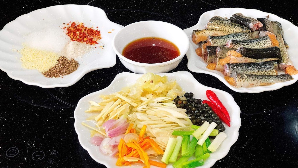 Nguyên liệu món ăn cá chạch (trạch) kho tiêu, kho nghệ