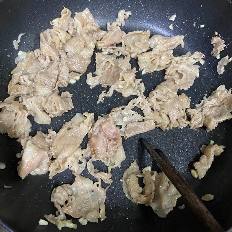 Bước 3 Xào cải thảo với thịt bò Cải thảo xào thịt bò (Công thức được chia sẻ từ người dùng)