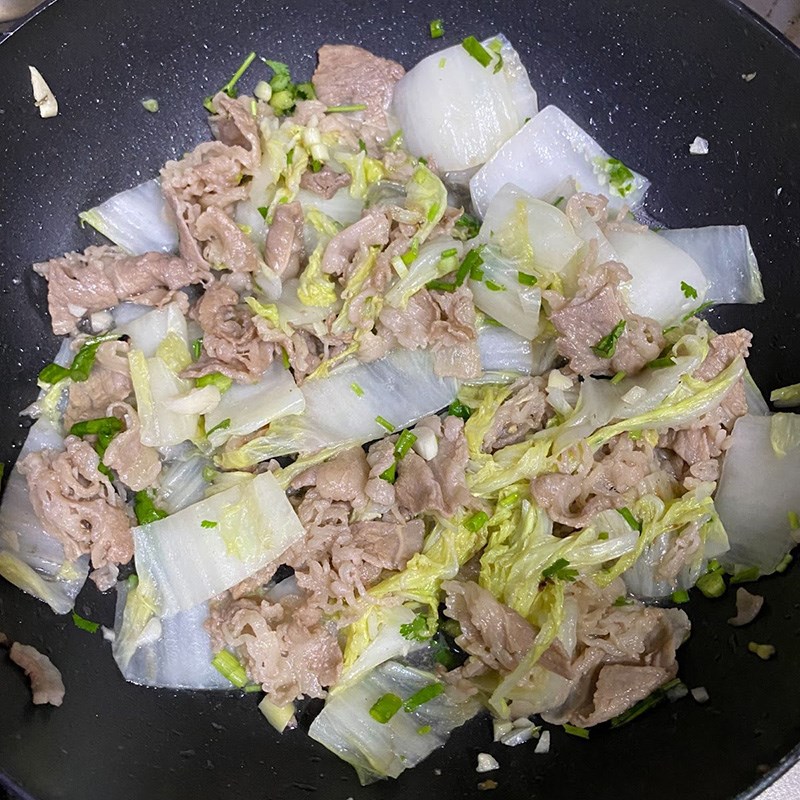 Bước 3 Xào cải thảo với thịt bò Cải thảo xào thịt bò (Công thức được chia sẻ từ người dùng)