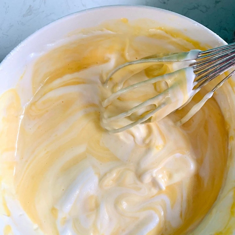 Bước 4 Đánh lòng đỏ trứng Bánh bông lan ngựa vằn