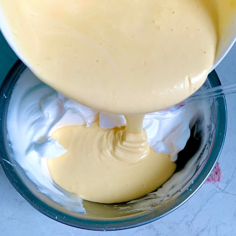 Bước 4 Đánh lòng đỏ trứng Bánh bông lan ngựa vằn