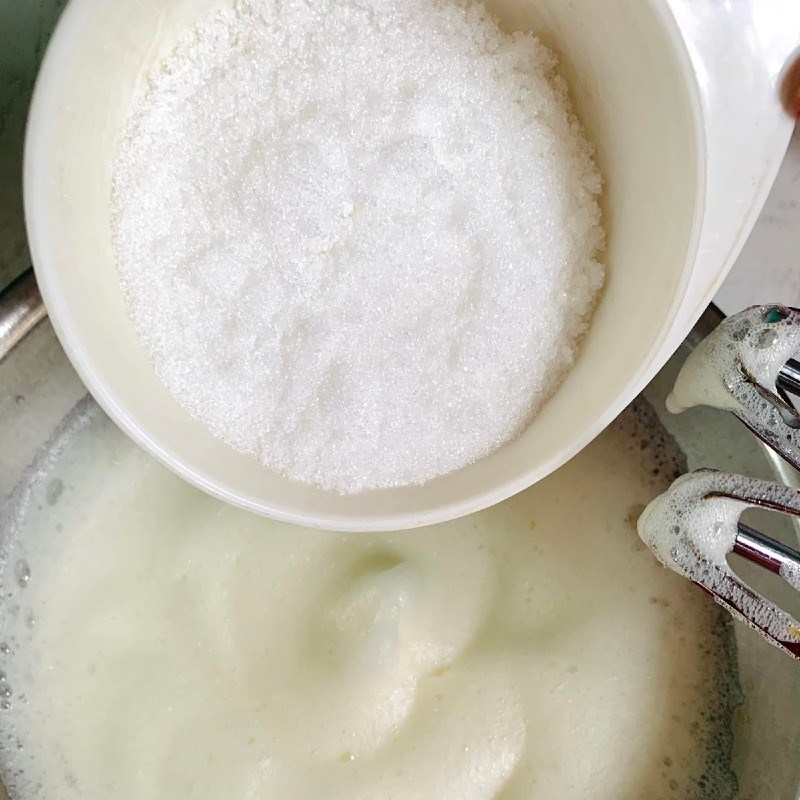 Bước 3 Đánh lòng trắng trứng Bánh bông lan ngựa vằn