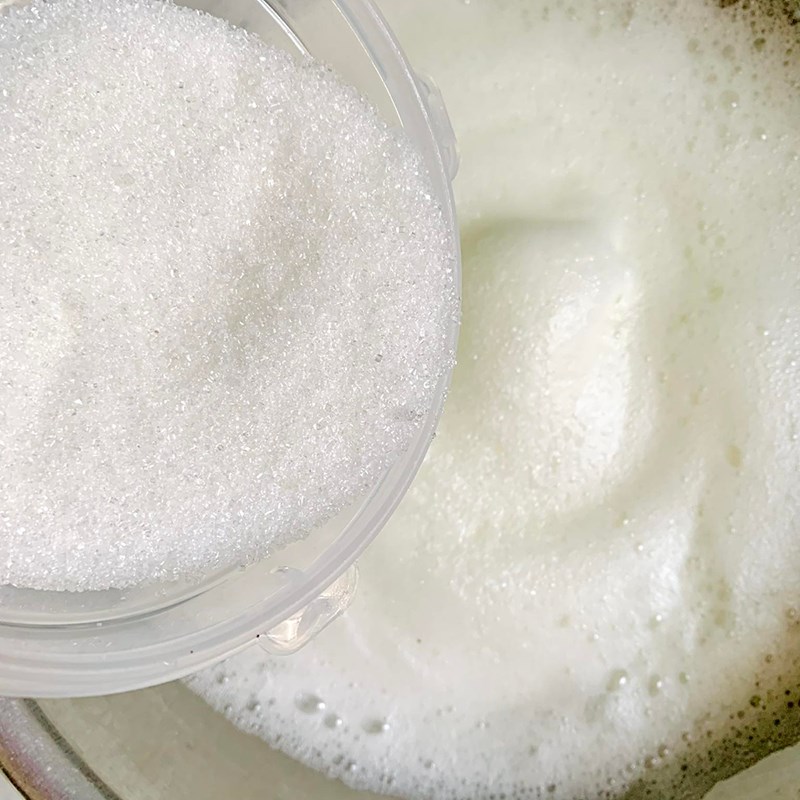 Bước 2 Đánh lòng trắng trứng Bánh bông lan Đài Loan (Công thức được chia sẻ từ người dùng)