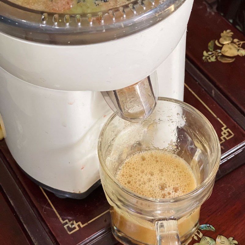 Bước 2 Ép nho xanh với dứa Nước ép nho xanh dứa