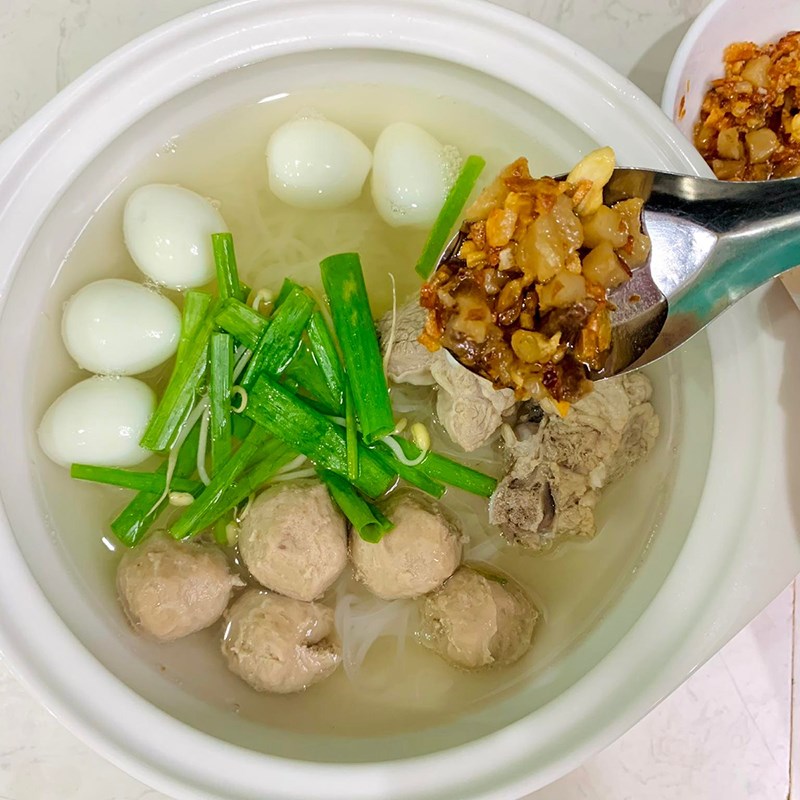 Bước 4 Hoàn thành Hủ tiếu bò viên sườn non (Công thức được chia sẻ từ người dùng)