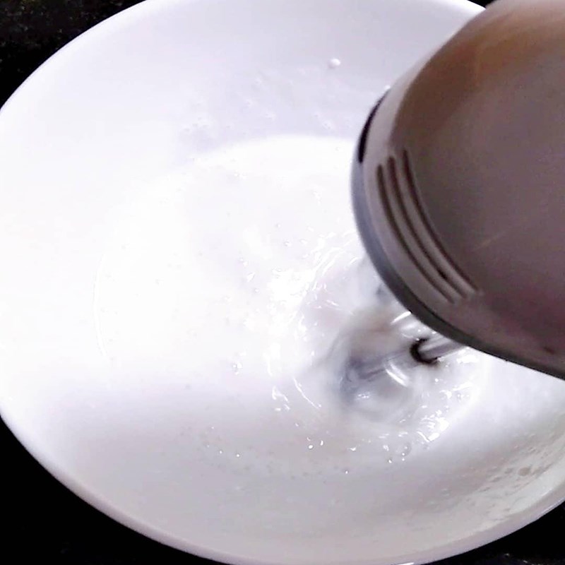 Bước 2 Hoàn thành phần kem trứng Bánh bông lan kem trứng socola