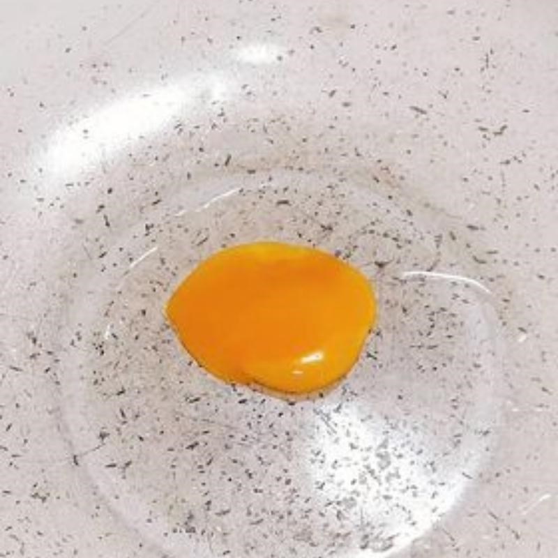 Bước 1 Làm kem trứng Bánh bông lan kem trứng bằng nồi chiên không dầu